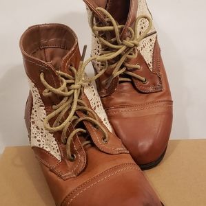 Women. Brown with lace. Size 8 shoes.